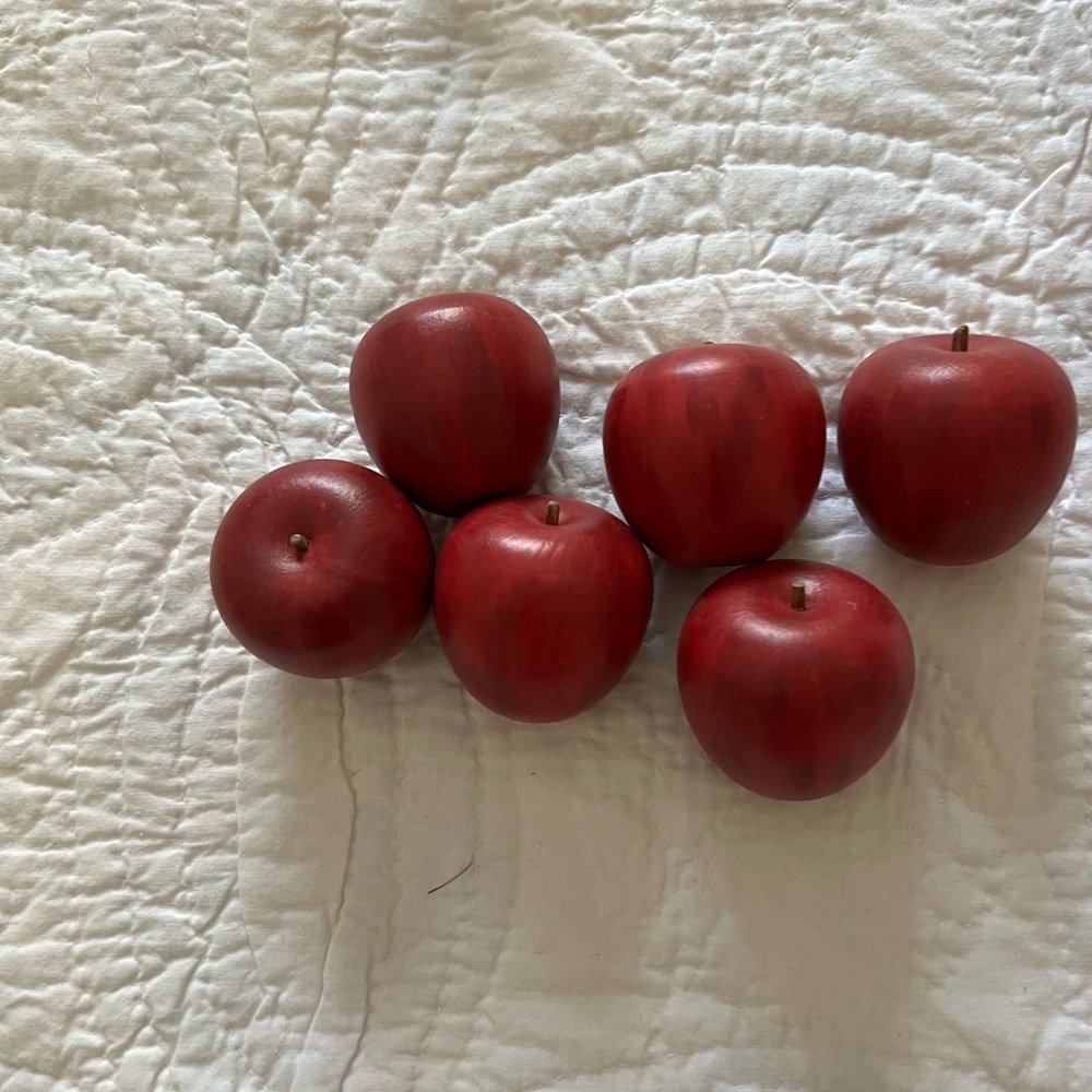 Six Solid Wooden painted  Apples NWOT - Picture 4 of 8